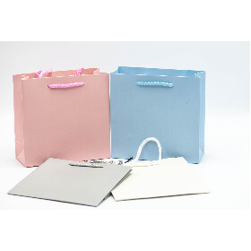 Pungi cadou M 18*23*10 Model Nr: 9